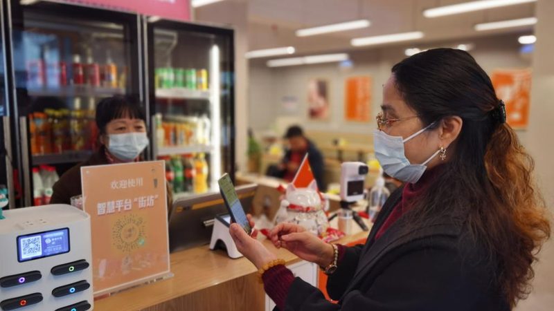 为了保障双方的权益，建议在成都找钟点工时签订劳动合同。合同中应明确以下内容：